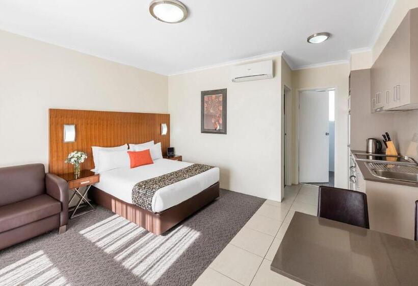2 Bedroom Premium Apartment, Breakfree Queanbeyan