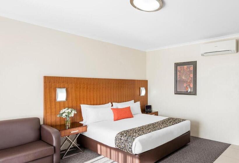 2 Bedroom Premium Apartment, Breakfree Queanbeyan