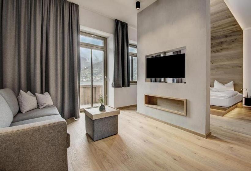 اتاق لوکس با چشم‌انداز دریاچه, Seehotel Bellevue