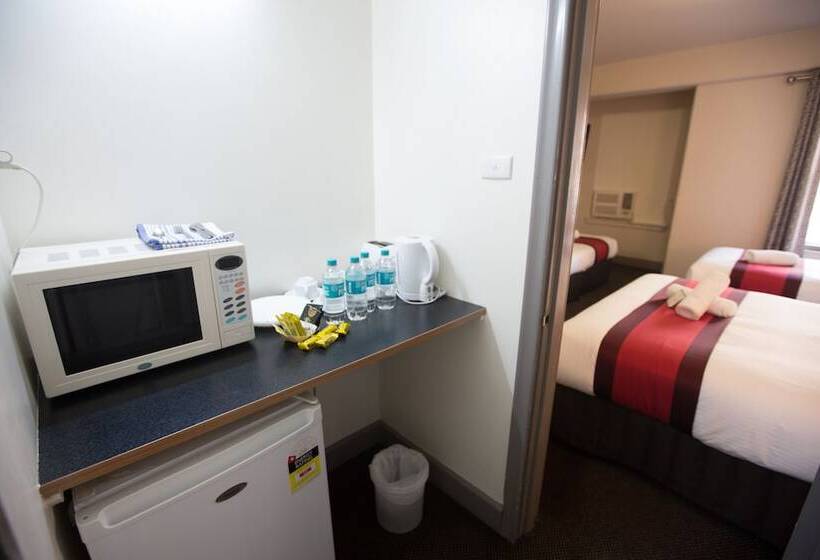 Семейный Номер, City Square Motel
