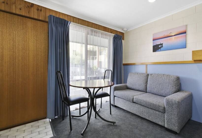 سوئیت برای معلولان, Cunningham Shore Motel