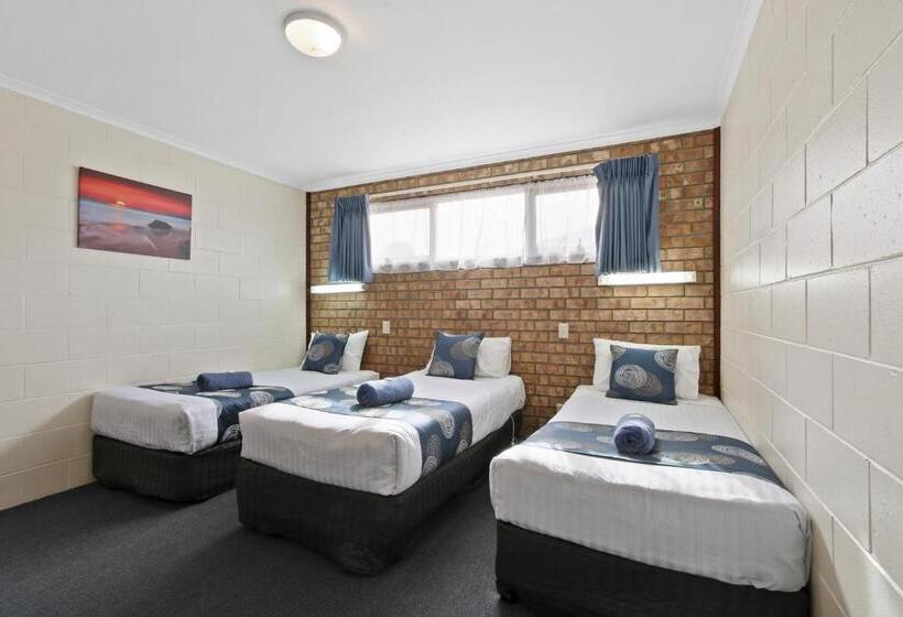 سوییت خانوادگی, Cunningham Shore Motel