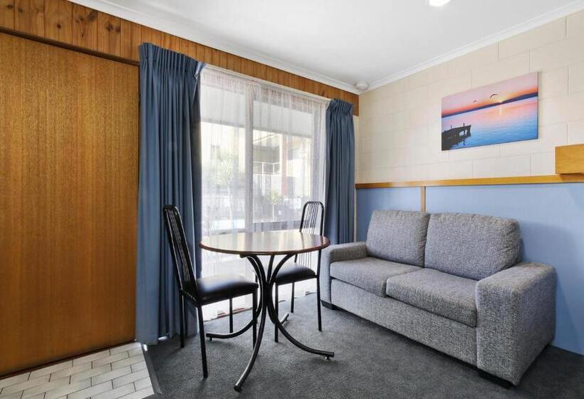 سوئیت برای معلولان, Cunningham Shore Motel