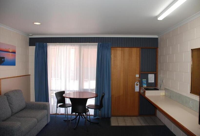 سوئیت برای معلولان, Cunningham Shore Motel