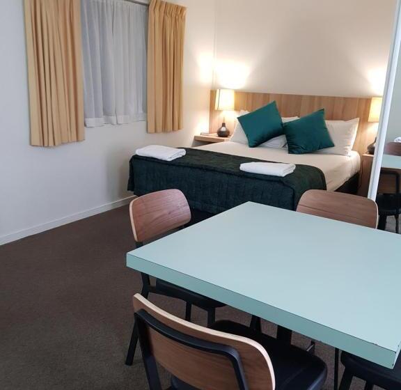 اتاق خانوادگی, Southport Motel & Apartments