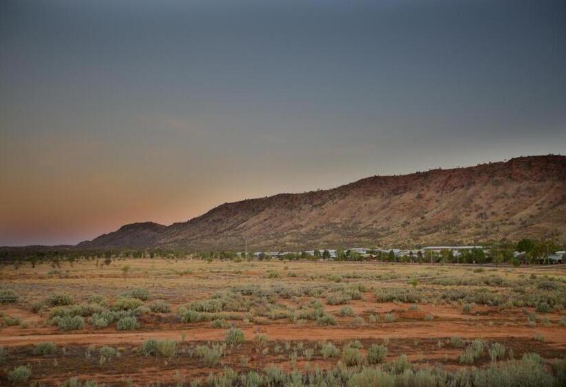 Premium Room, Crowne Plaza Alice Springs Lasseters