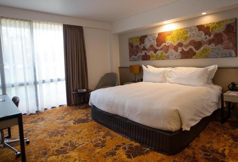 Deluxe Room King Size Bed, Crowne Plaza Alice Springs Lasseters