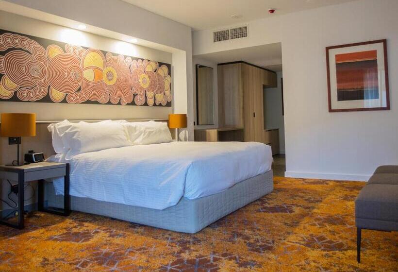 Deluxe Room King Size Bed, Crowne Plaza Alice Springs Lasseters