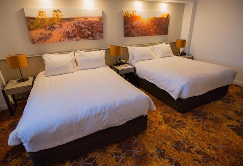 Suite, Crowne Plaza Alice Springs Lasseters