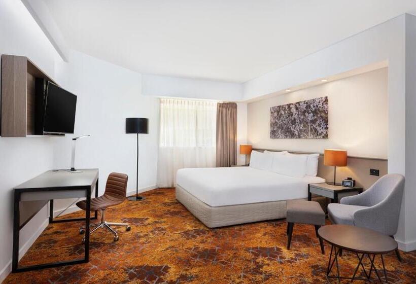 Standard Room Adapted for people with reduced mobility, Crowne Plaza Alice Springs Lasseters