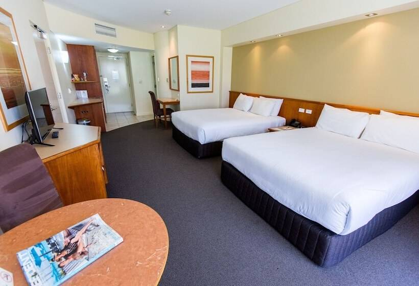 Standard Room, Crowne Plaza Alice Springs Lasseters