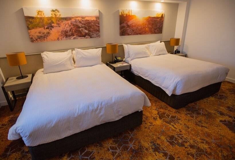 Suite, Crowne Plaza Alice Springs Lasseters