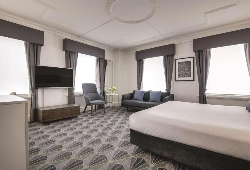 اتاق استاندارد با تخت بزرگ, The Savoy Hotel On Little Collins Melbourne