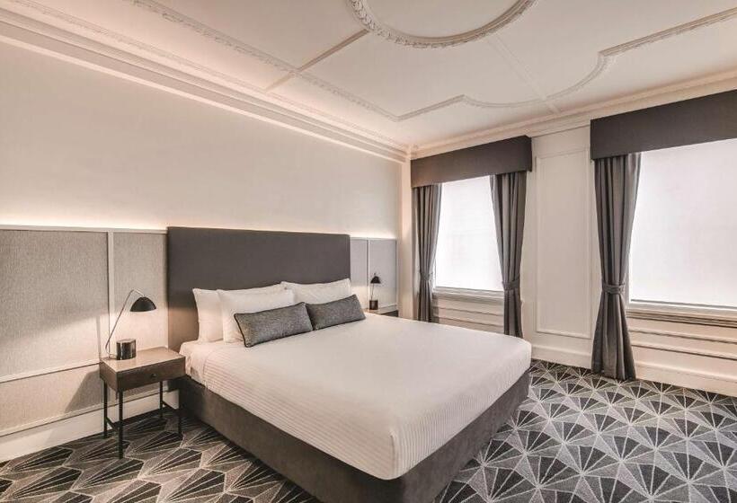 اتاق استاندارد با تخت بزرگ, The Savoy Hotel On Little Collins Melbourne