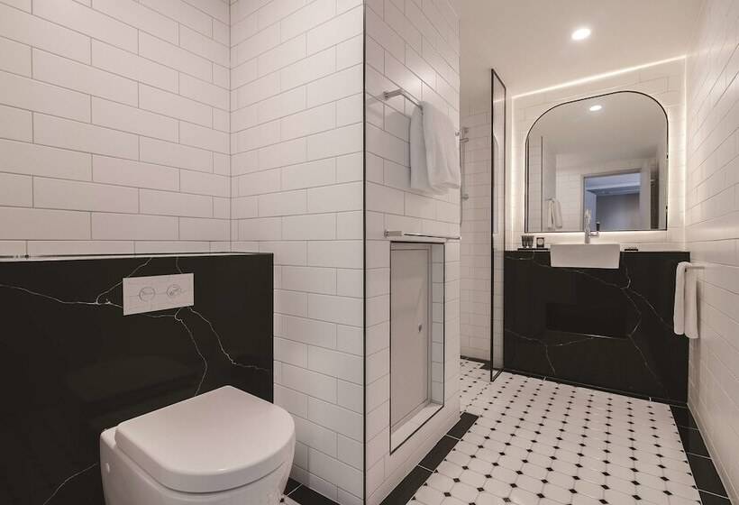 اتاق استاندارد با تخت بزرگ, The Savoy Hotel On Little Collins Melbourne