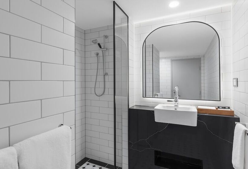 اتاق استاندارد با تخت بزرگ, The Savoy Hotel On Little Collins Melbourne