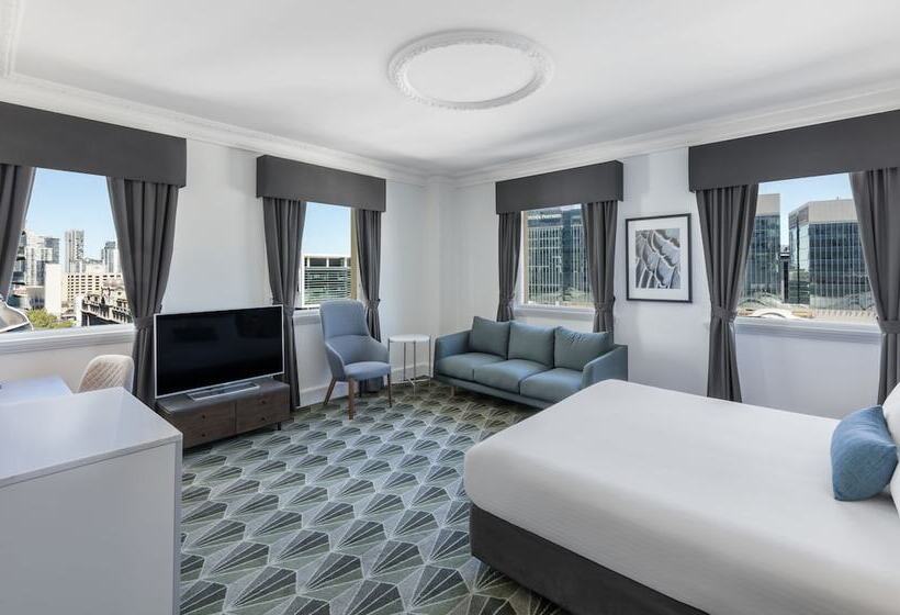 اتاق استاندارد با تخت بزرگ, The Savoy Hotel On Little Collins Melbourne