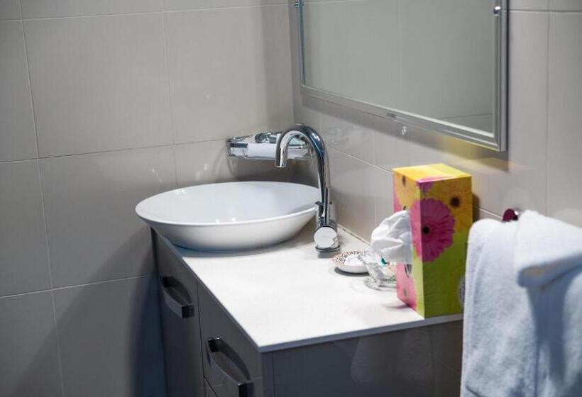 اتاق استاندارد با تخت دو نفره بزرگ, River Motel