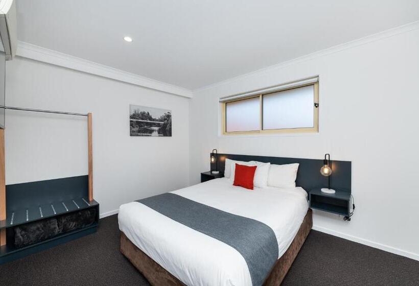 Suite Queen Bed, River Motel