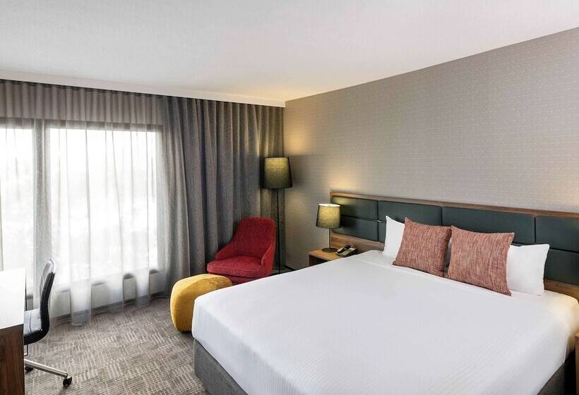 Deluxe Room, Novotel Sydney International Airport