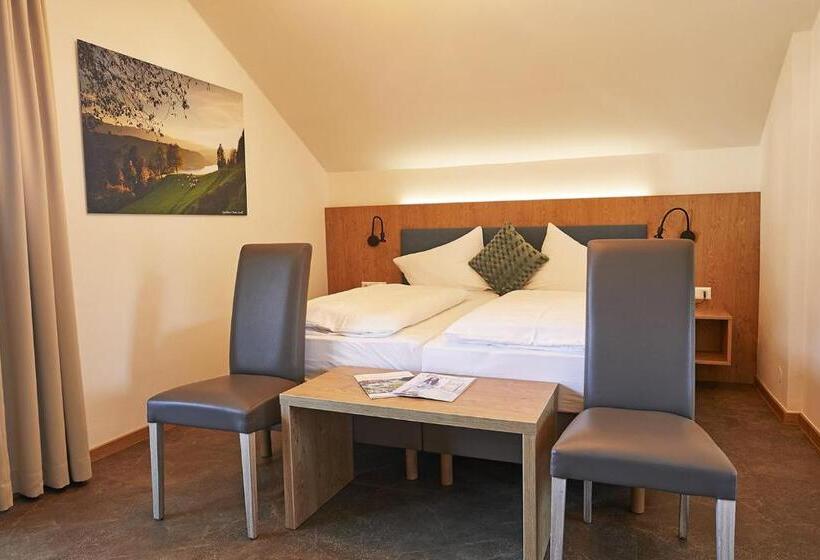 اتاق خانوادگی, Dei Hotel Schönblick