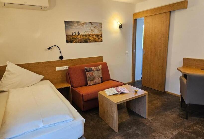 اتاق خانوادگی, Dei Hotel Schönblick