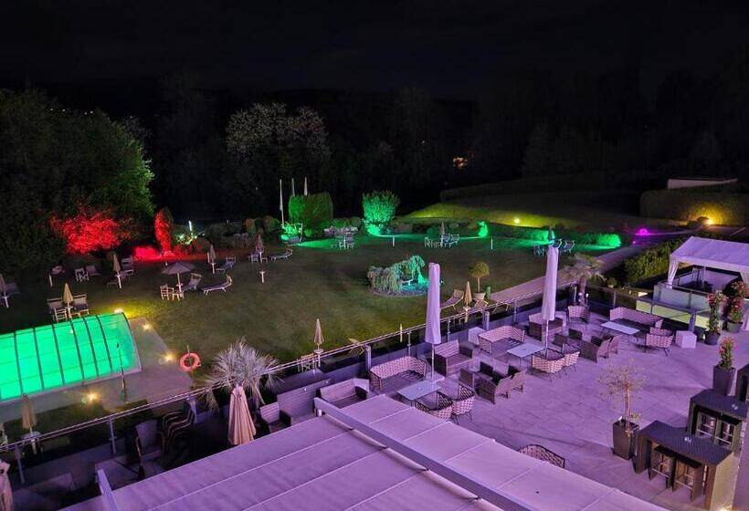 سوییت خانوادگی, Dei Hotel Schönblick