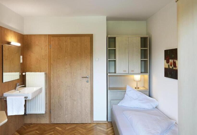 سوییت خانوادگی, Dei Hotel Schönblick