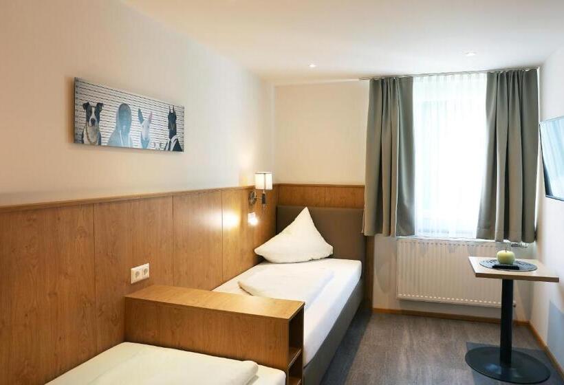 سوییت خانوادگی, Dei Hotel Schönblick