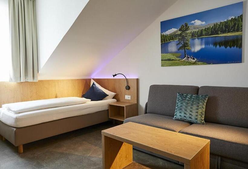 اتاق خانوادگی, Dei Hotel Schönblick