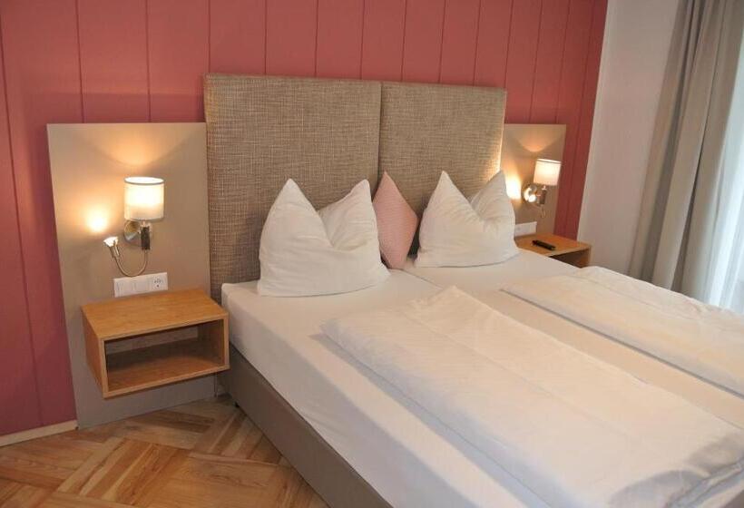 سوییت خانوادگی, Dei Hotel Schönblick