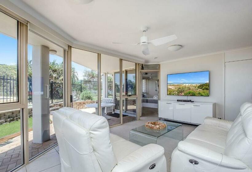 3 Bedroom Apartment Sea View, Sandcastles On Currumbin Beach