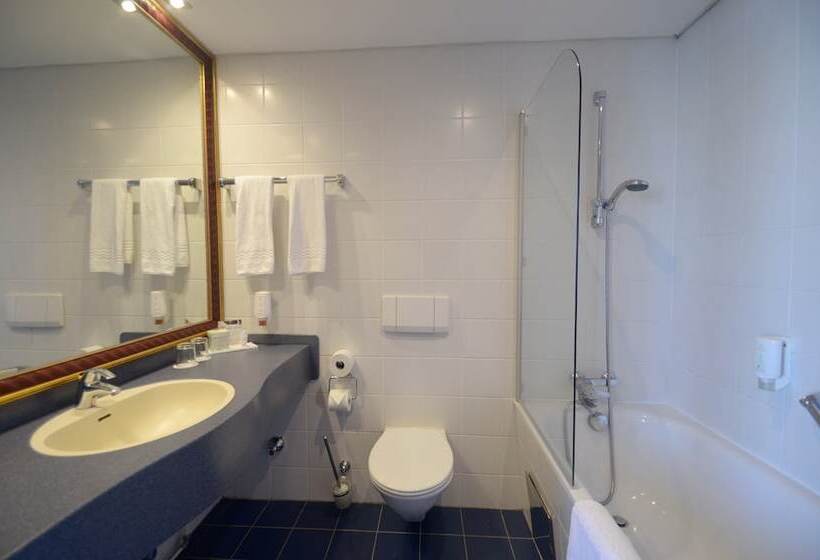 اتاق استاندارد سه نفره, Skycity Hotel Atrigon