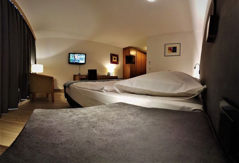 اتاق استاندارد سه نفره, Skycity Hotel Atrigon