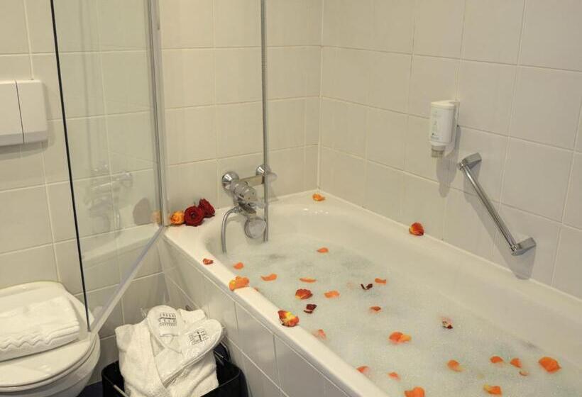 سوئیت جونیور با تراس, Skycity Hotel Atrigon