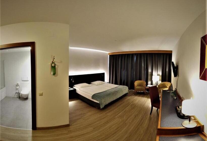 اتاق استاندارد سه نفره, Skycity Hotel Atrigon