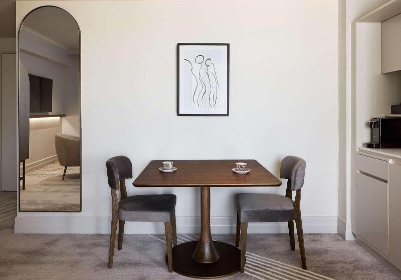 سوئیت جونیور با تخت بزرگ, The Playford Adelaide  Mgallery