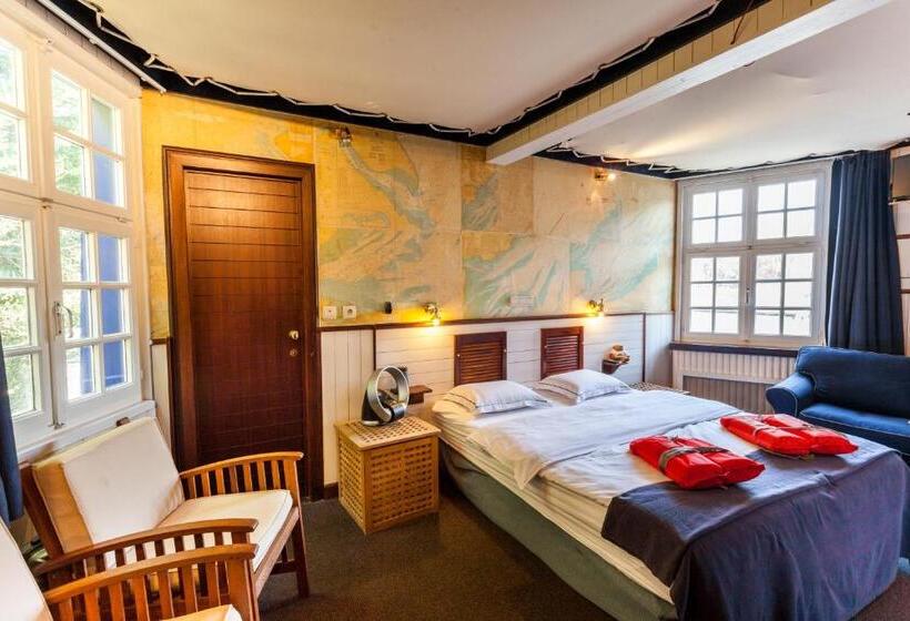 اتاق سوپریور با وان آب گرم, Boat Hotel De Barge