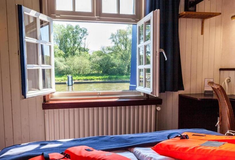 اتاق استاندارد با چشم‌انداز, Boat Hotel De Barge