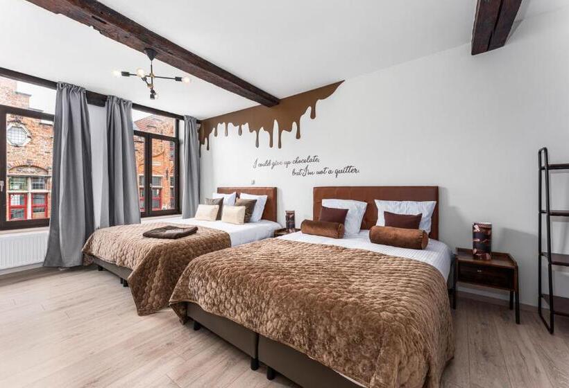 اتاق استاندارد چهار تخته, The Chocolate Suites