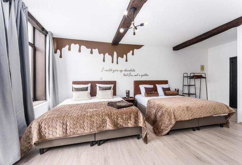 اتاق استاندارد چهار تخته, The Chocolate Suites