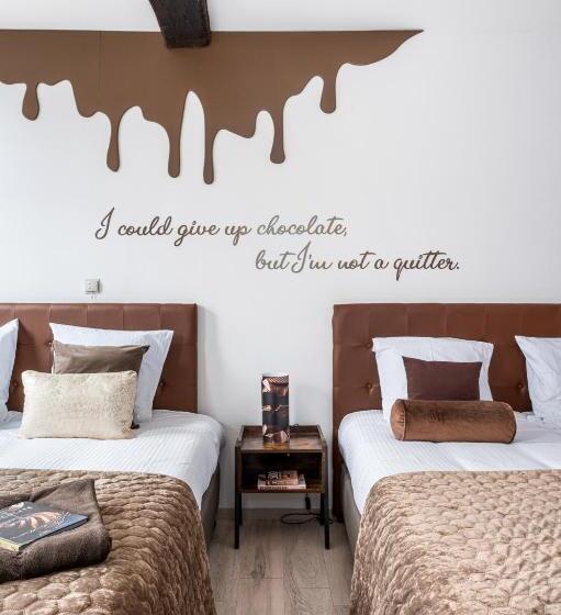 اتاق استاندارد چهار تخته, The Chocolate Suites