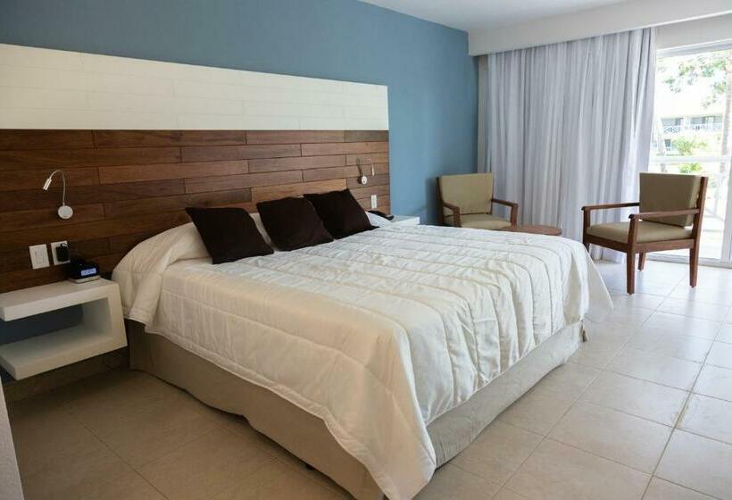 Superior Room King Size Bed, Viva Fortuna Beach By Wyndham