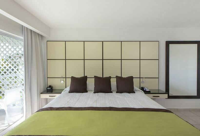 Superior Room King Size Bed, Viva Fortuna Beach By Wyndham