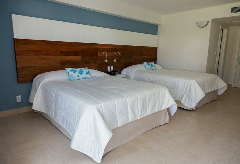 Superior Room Queen Bed, Viva Fortuna Beach By Wyndham