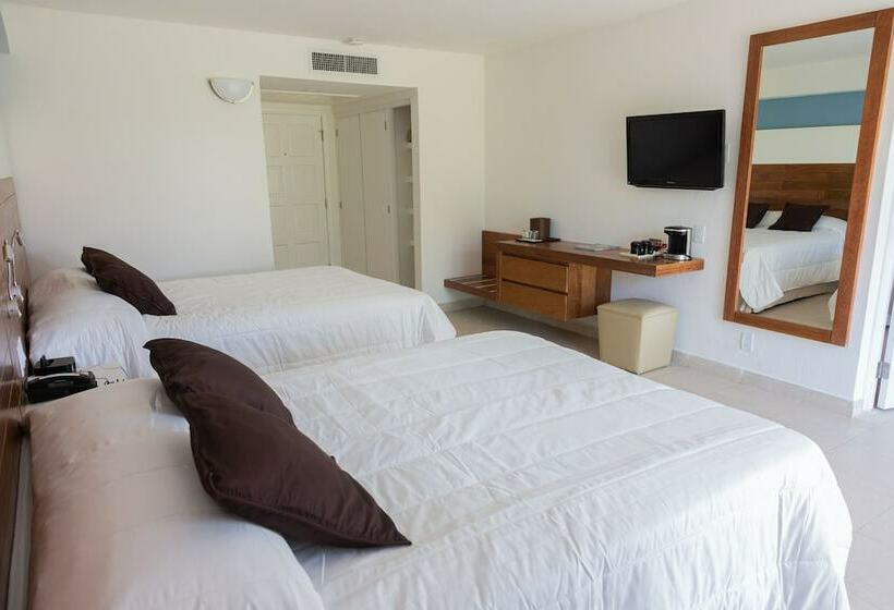 Superior Room Queen Bed, Viva Fortuna Beach By Wyndham