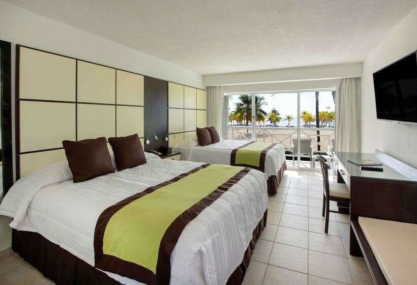 Superior Room Queen Bed, Viva Fortuna Beach By Wyndham