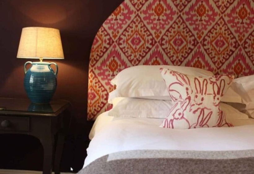 اتاق سوپریور, The Hare & Hounds