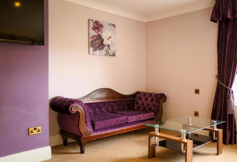 اتاق سوپریور با چشم‌انداز, The Izaak Walton Country House