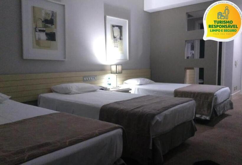 اتاق لوکس سه تخته, Victoria Villa Curitiba By Nacional Inn